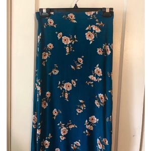 ONE CLOTHING | Maxi Skirt with Side Slits